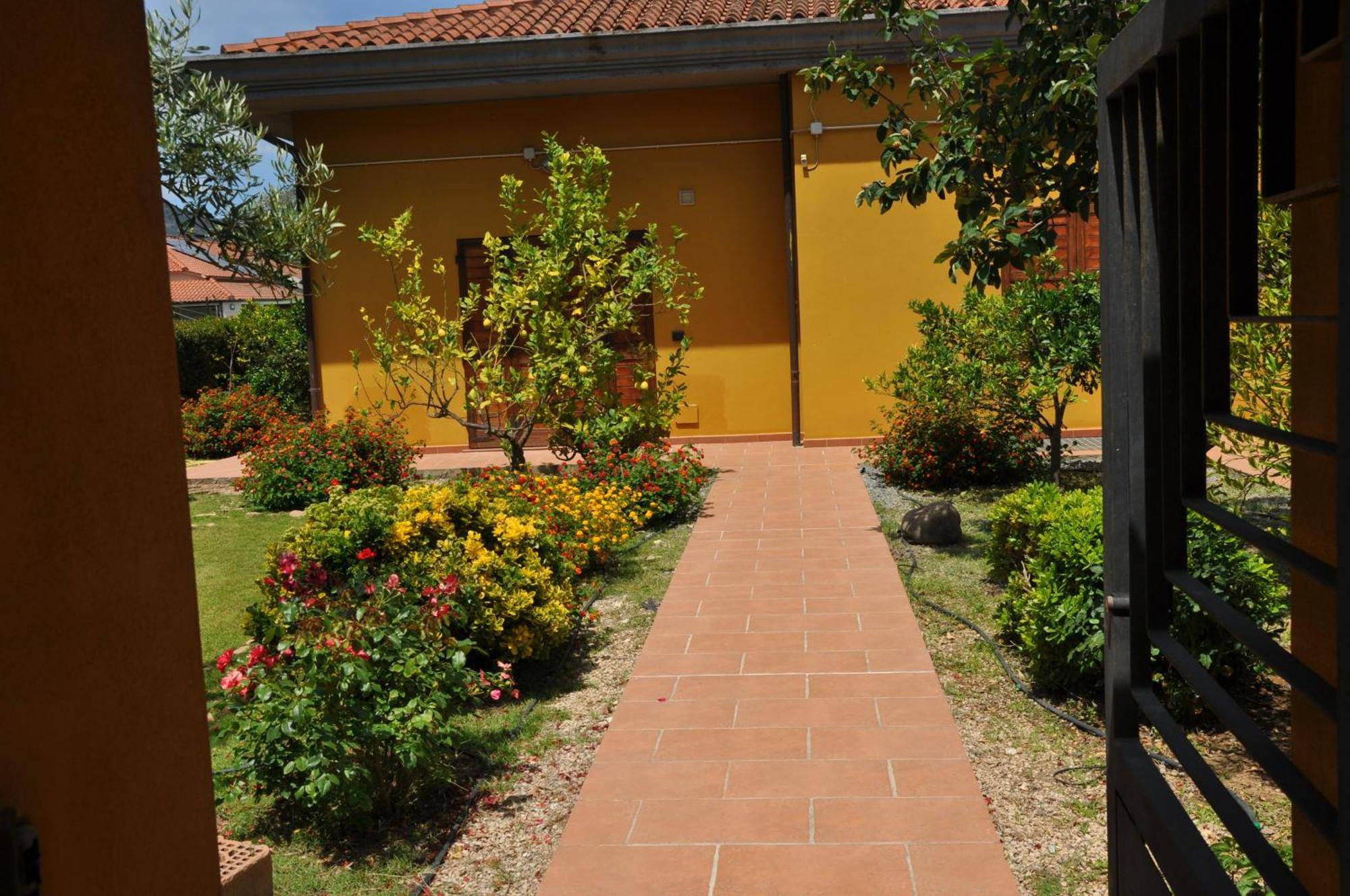 B&B Gassa D'Amante Capoterra Exteriör bild